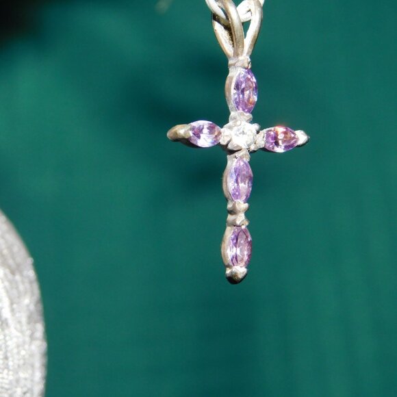 Sterling silver purple jeweled cross pendant mint condition - Picture 4 of 7